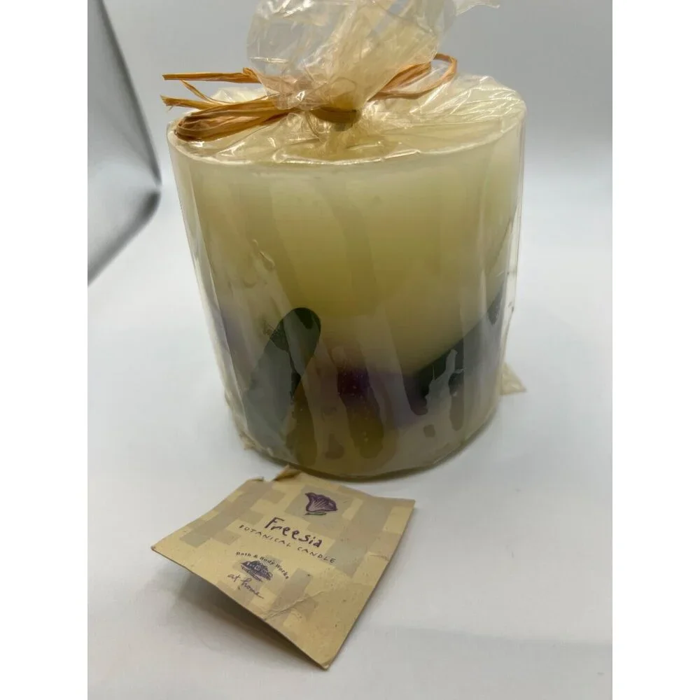 Vintage Bath And Body Works At Home 'Freesia' 4" x 4" Sealed Large Candle‎ NOS - Picture 8 of 8